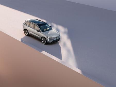 ボルボ・カー・ジャパンが発売した新型フラッグシ...