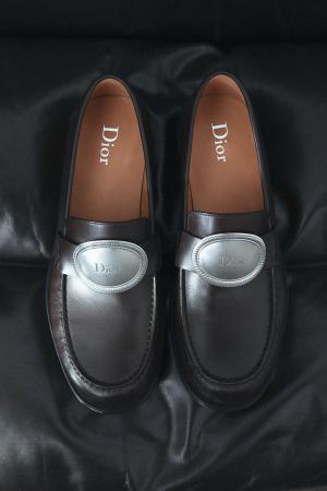 【Dior】「ディオール メダリオン」ローファー