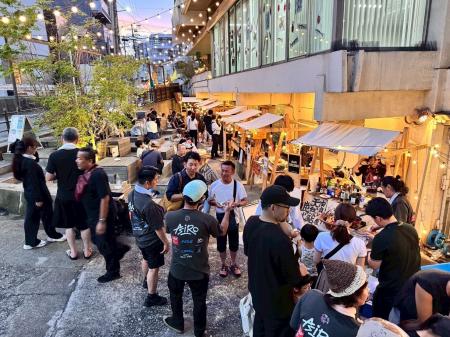都会の真ん中で、天然鮎をつかみ取れ！美食の夏フェス
