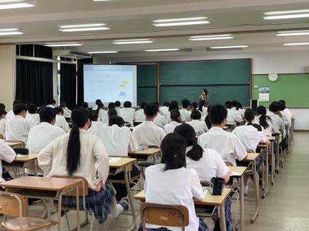 ドラッグストアモリ薬剤師が高校生向けに「薬物utf-8