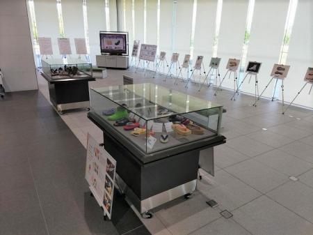 「ならはきもの&第38回サンダル履物デザイン展」を奈 「ならはきもの&第38回サンダル履物デザイン展」を奈
