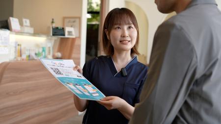 AIが患者さんの想いを自然な口コミ文に変換──医療機関