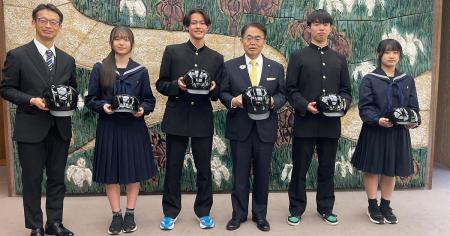 愛知県で自転車ヘルメット着用をし始めた高校生1,256