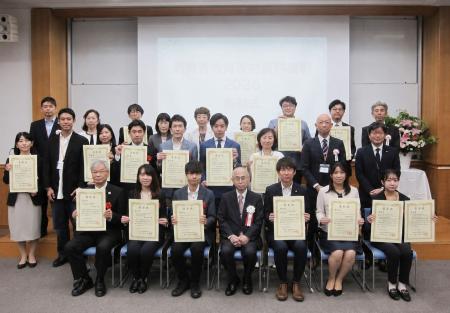 Earth hacks、QuizKnockを運営する株式会社batonと共 Earth hacks、QuizKnockを運営する株式会社batonと共