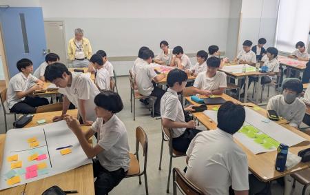 DIT、立教池袋中学校・高等学校 数理研究部でドローン