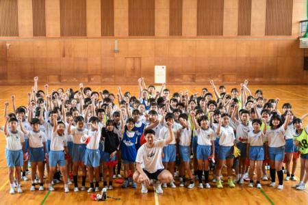 【シーホース三河】角野亮伍選手が刈谷市立朝日小学校