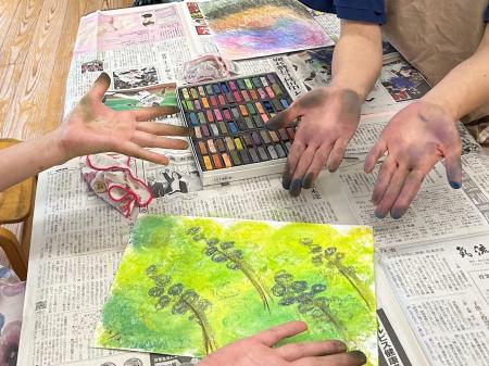 ”おとなが絵具まみれに”ー創立73年の幼稚園が大人向け