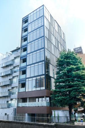 都心の中高層オフィスに木造×鉄骨造のハイブリッドと