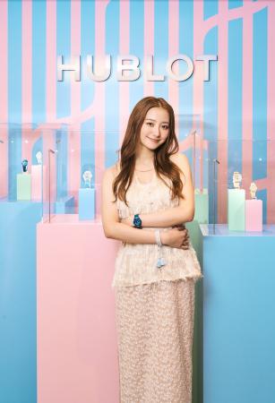 【ウブロ】高田里穂、夏の新作を纏い「HUBLOT SUMMER 