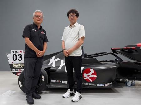 女性レーシングドライバーによるフォーミュラーカーレ 女性レーシングドライバーによるフォーミュラーカーレ