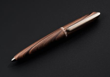 【新発売】自然との調和を表現した筆記具「アエロ ブ
