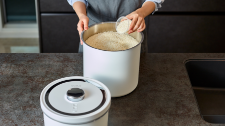 こども食堂へ「OoBLE rice stocker」の寄付を開始。真 こども食堂へ「OoBLE rice stocker」の寄付を開始。真