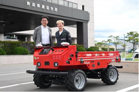 輝翠、JA全農あおもりへ自律走行ロボット「Adam」のマ 輝翠、JA全農あおもりへ自律走行ロボット「Adam」のマ