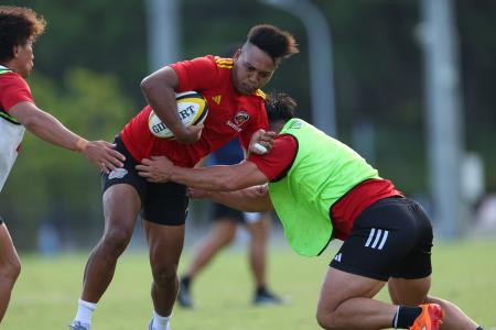 プロラグビー選手と消防職員が真剣勝負!東京サントリ プロラグビー選手と消防職員が真剣勝負!東京サントリ