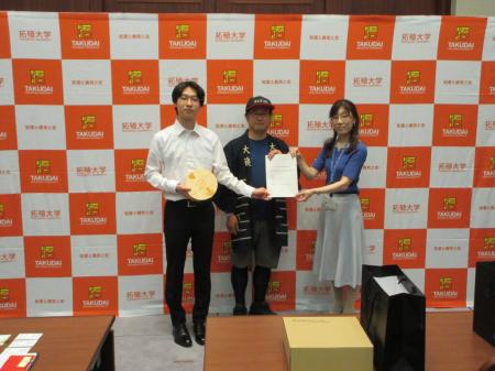 【拓殖⼤学】 ⼯学部⽣のデザインが2年連続ふるutf-8