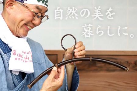 【新発売】天然の節と職人技が生きる「黒竹ハンガー」
