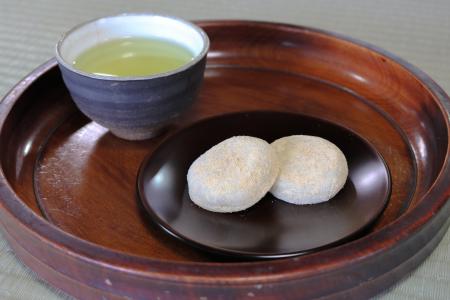 創業1575年の「二軒茶屋餅」、伊勢神宮内宮前「おはら