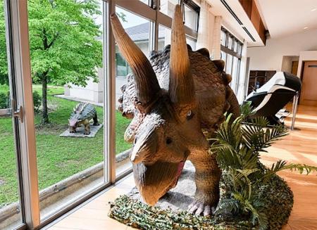 恐竜のまち・勝山で、恐竜の世界観を楽しめる「日帰り