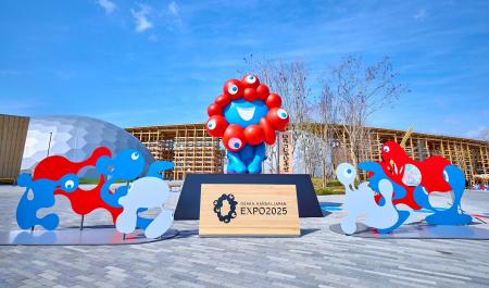 ミャクミャクモニュメント(いらっしゃい)が大阪市西淀 ミャクミャクモニュメント(いらっしゃい)が大阪市西淀