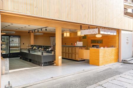 1か月20万尾以上海老を販売する海老専門店”海老乃家”