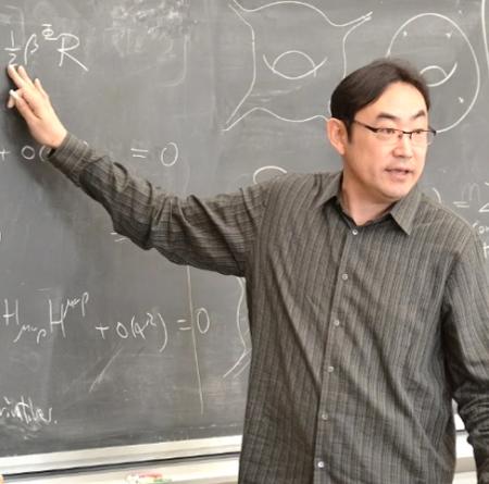 世界最高峰の理論物理学者・野村泰紀教授と元Sansan C 世界最高峰の理論物理学者・野村泰紀教授と元Sansan C