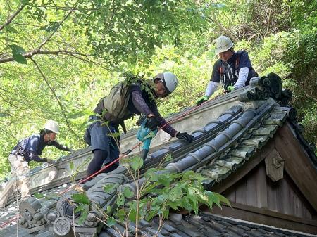 八月八日「屋根の日」に若手かわらぶき職人が全utf-8 八月八日「屋根の日」に若手かわらぶき職人が全utf-8