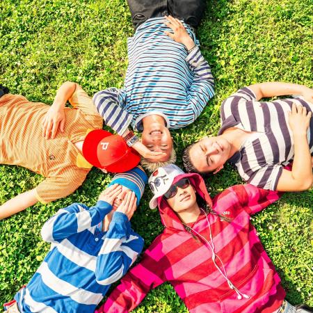 KOMOREBI、この夏をブチアゲる新曲「レッツ夏」をリリ