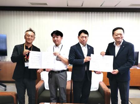 宮崎県宮崎市教育委員会と「熱中症予防及びプラスチッ 宮崎県宮崎市教育委員会と「熱中症予防及びプラスチッ