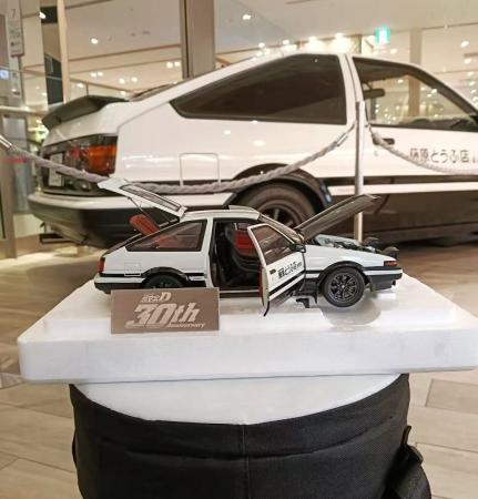 『頭文字D』のAE86、実車と1/18スケールモデルが「高