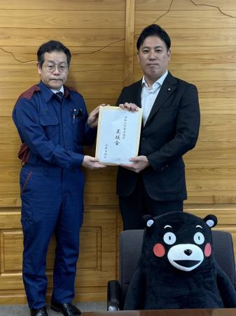 日野市議会が、街頭募金と熊本地震災害義援金の寄付を