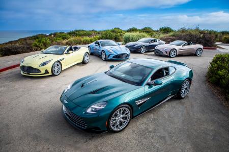 Q by Aston MartinとAston Martin Newport Beach、ブ