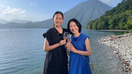 羽田美智子&原沙知絵が 涼と歴史、絶品地酒を巡るプ 羽田美智子&原沙知絵が 涼と歴史、絶品地酒を巡るプ