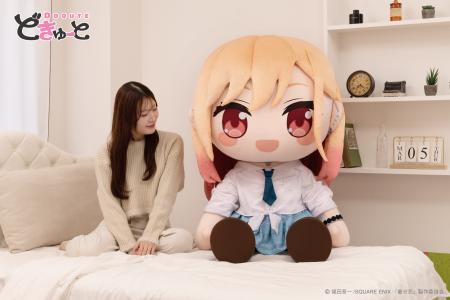 TVアニメ『その着せ替え人形は恋をする』より、制服姿