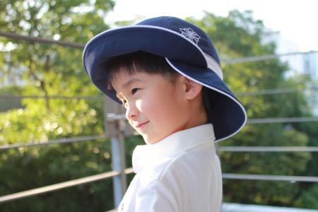 記録的猛暑から子どもを守る、進化した通学帽が誕生
