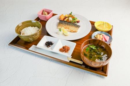 石川の秋の味覚を“究極の銀しゃり”とともに。萬古焼土