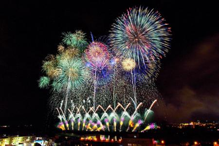 【新潟県小千谷市】人口約3万人のまちで約7,000発の花