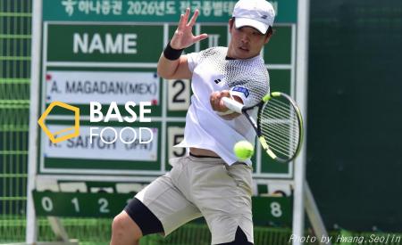 プロテニスプレーヤー 齋藤惠佑選手とのサプライヤー