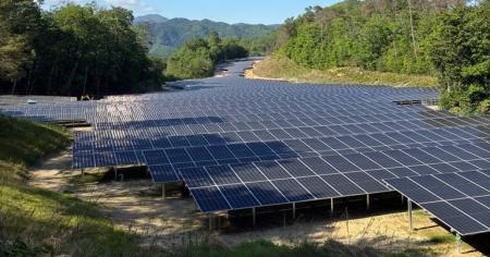 ゴルフ場跡地を活用した真庭太陽光発電所が運転開始