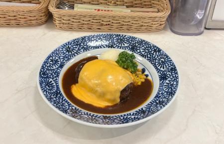 とろけるソースも、王道デミグラスも。『洋食喫茶 小