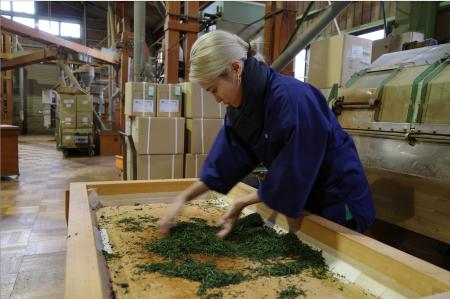 小島瑠璃子のお茶ブランド「maison de RURI」と株式会 小島瑠璃子のお茶ブランド「maison de RURI」と株式会