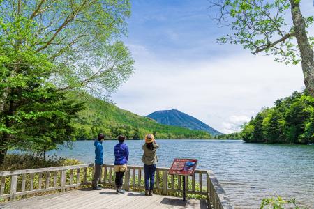 夏から秋に移り変わる奥日光の朝を満喫　休暇村日光湯