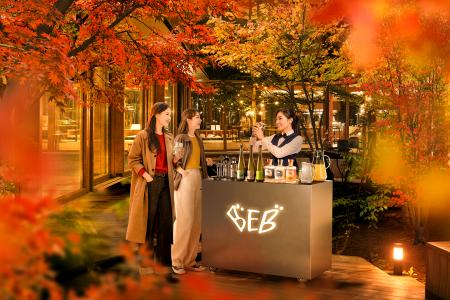 【BEB5軽井沢】紅葉が彩る中庭に、本格バーが出現！希