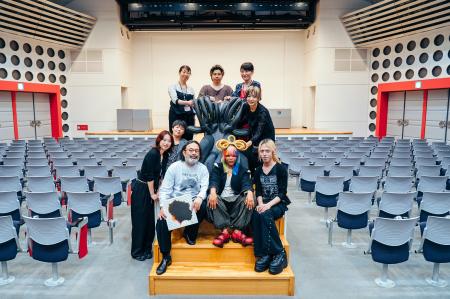 グラミー賞歌手、エリカ・バドゥ氏がモード学園を指名