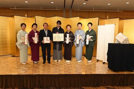 おおきに財団創立30周年を記念し、永楽屋から京都五花 おおきに財団創立30周年を記念し、永楽屋から京都五花