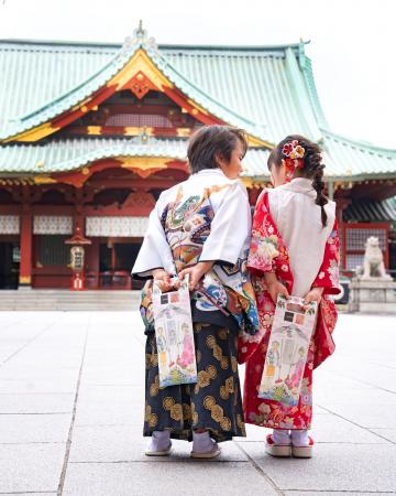 七五三のお祝いや撮影を華やかに彩る！鹿児島睦氏がデ