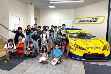 横浜市の小学生が、タイヤ取付やホイール磨きに挑戦！