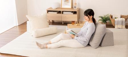 どこでも、ソファに。極厚ラグやこたつとも相性抜群の どこでも、ソファに。極厚ラグやこたつとも相性抜群の