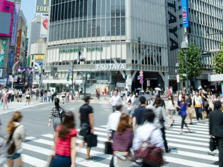 夏の外出時には、メイクの崩れやべたつきを抑えな...