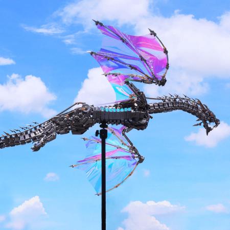 126cmのドラゴンを、机の上から空へ。3000ピース超の 126cmのドラゴンを、机の上から空へ。3000ピース超の