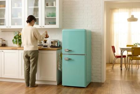 どこか懐かしいのに、今の部屋になじむ。simplusから
